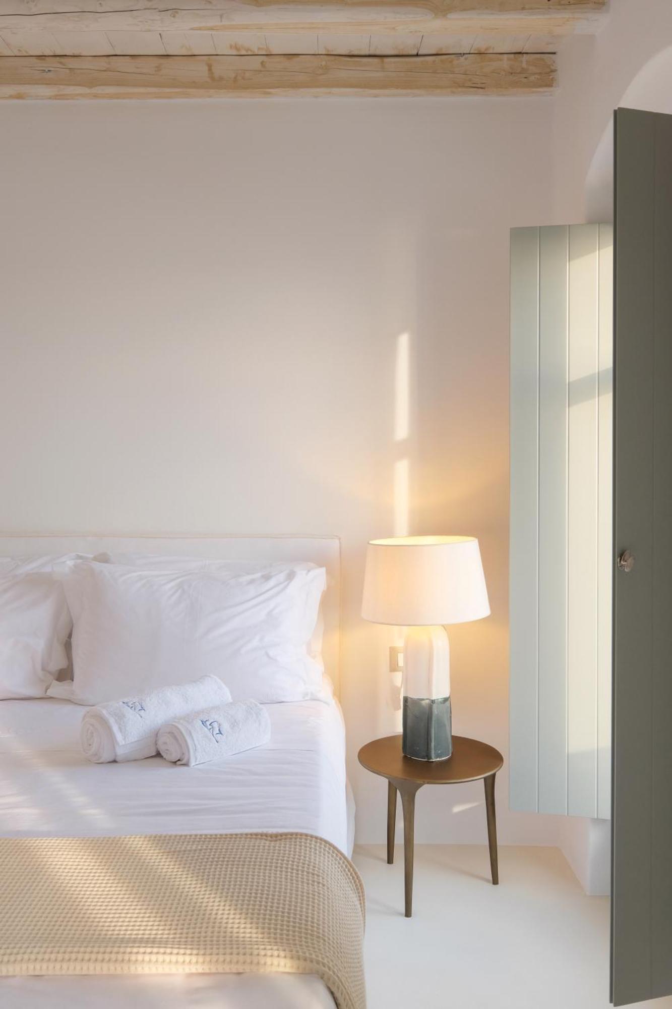 Odyssey Rock Milos Sunset Suites Plaka  Exterior foto