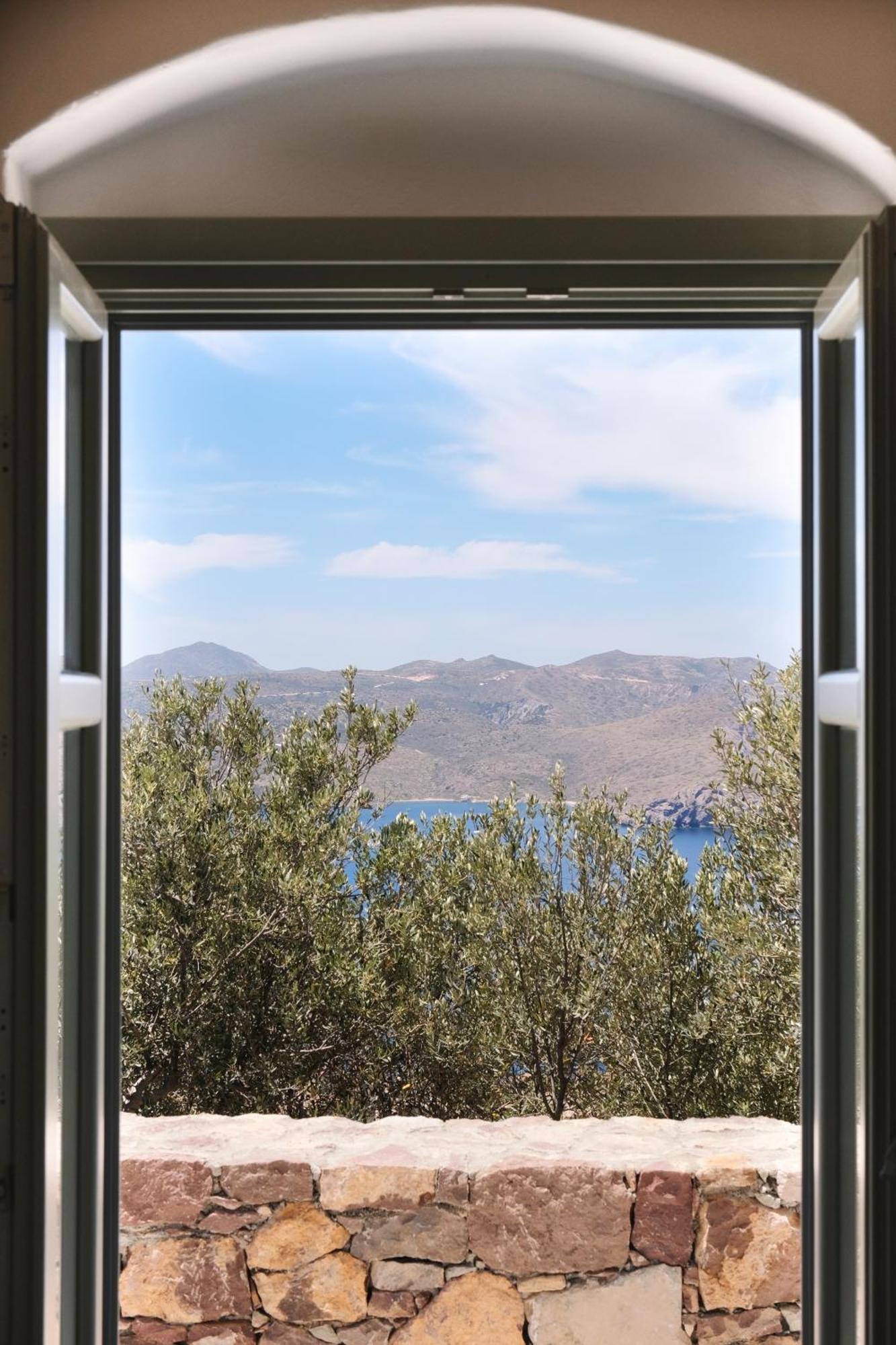 Odyssey Rock Milos Sunset Suites Plaka  Exterior foto
