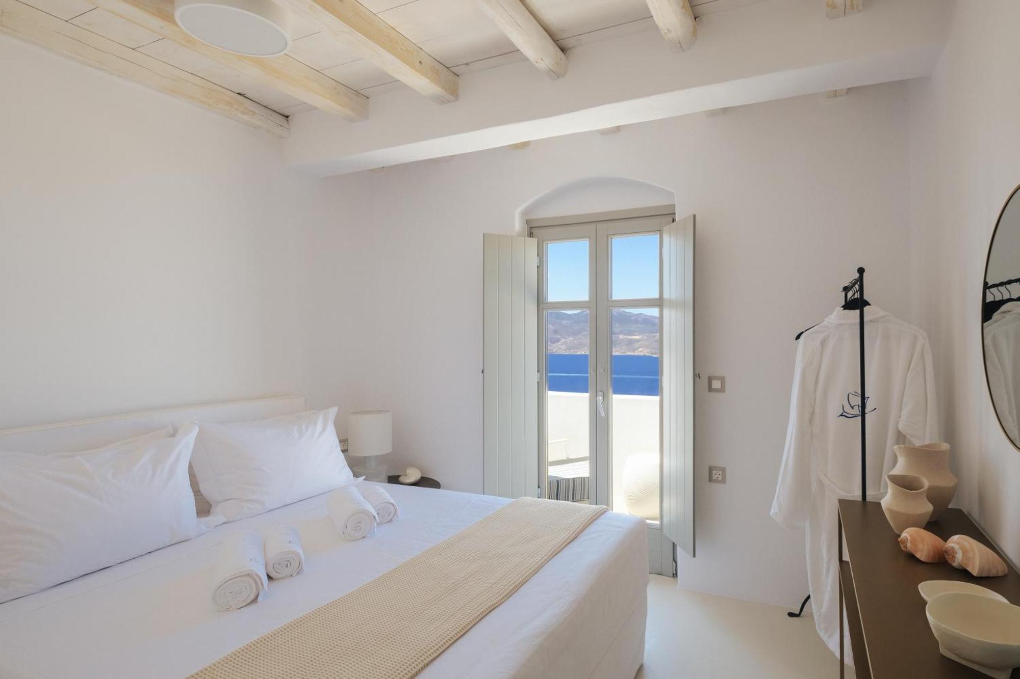 Odyssey Rock Milos Sunset Suites Plaka  Exterior foto