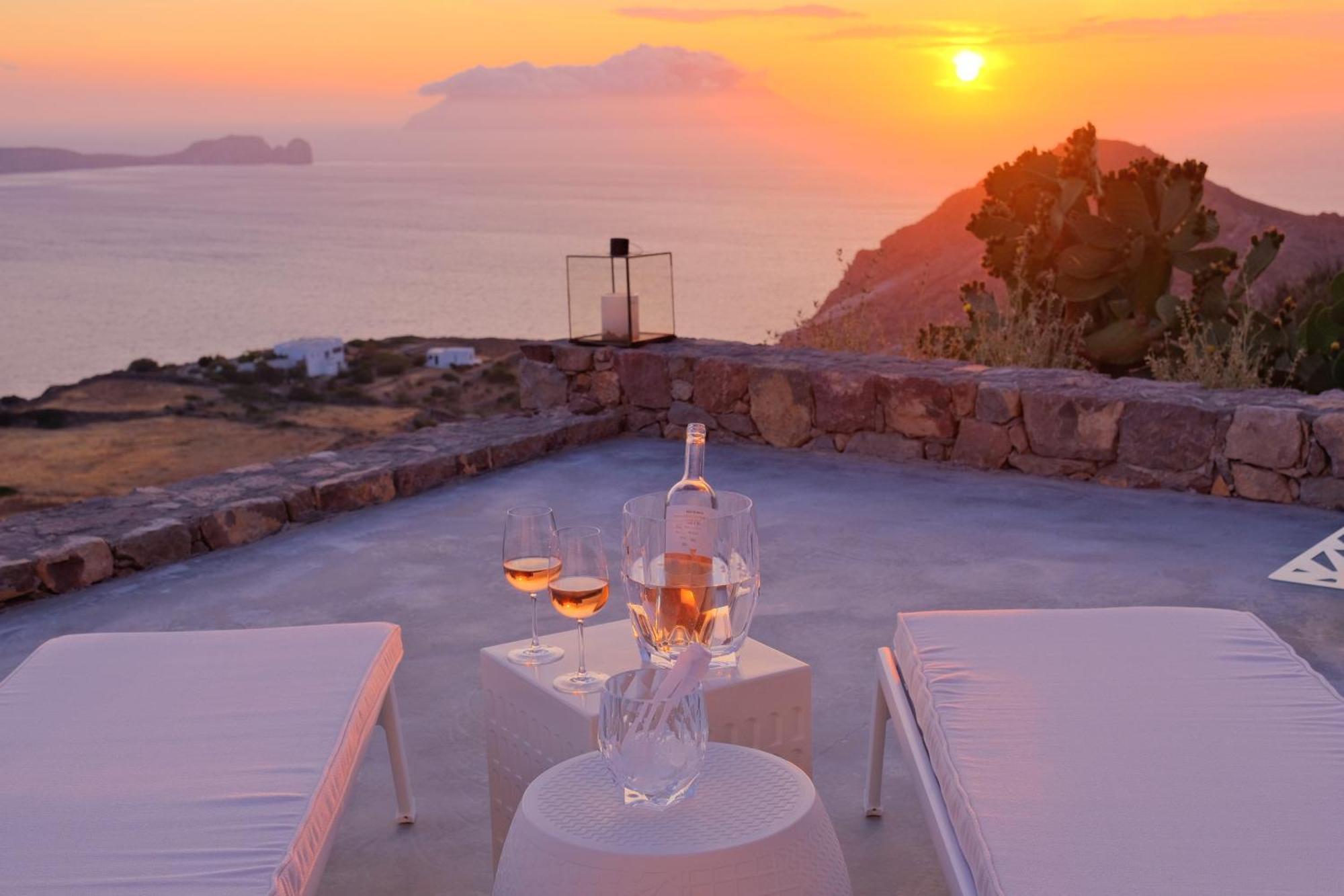 Odyssey Rock Milos Sunset Suites Plaka  Cameră foto