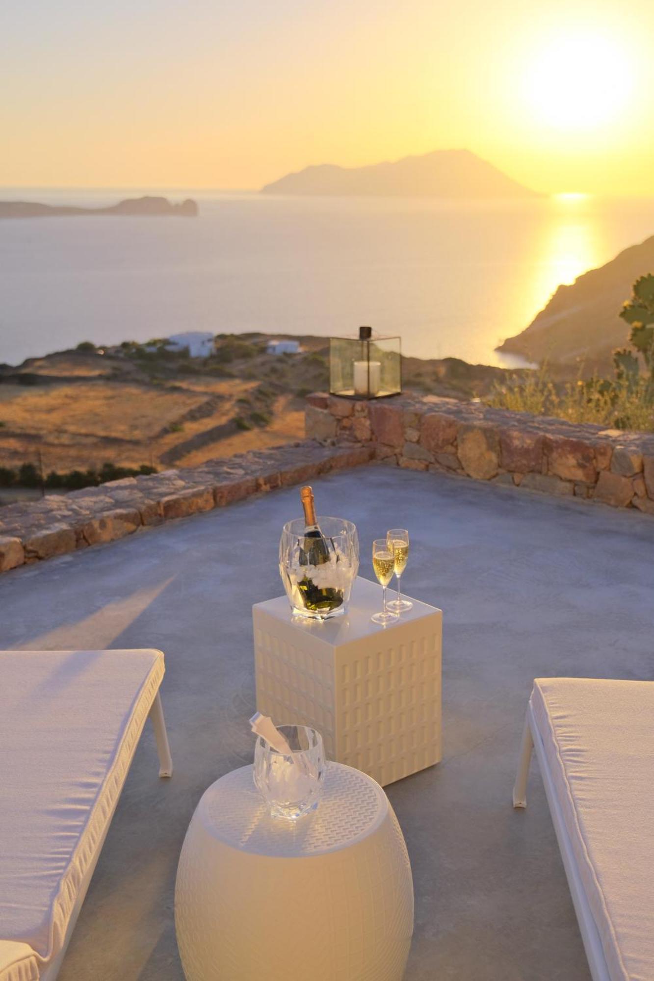 Odyssey Rock Milos Sunset Suites Plaka  Cameră foto