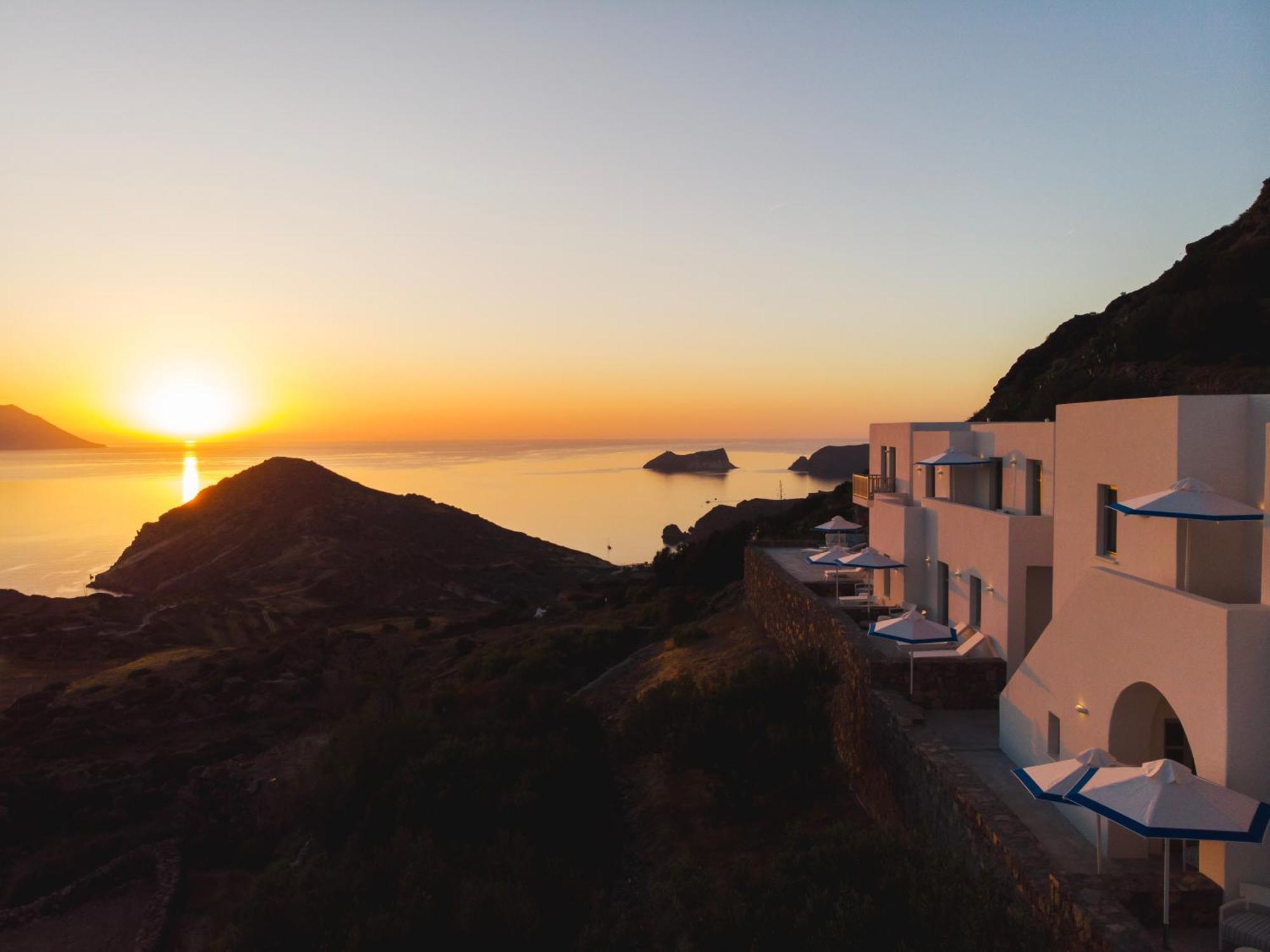 Odyssey Rock Milos Sunset Suites Plaka  Exterior foto